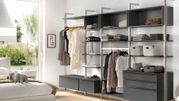 Moderner Kleiderschrank
